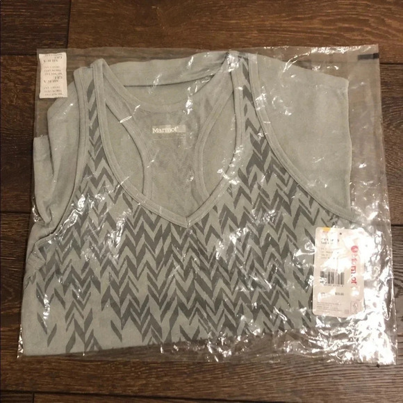 ***NWT***Marmot Women’s Layer Up Tank - Picture 1 of 3